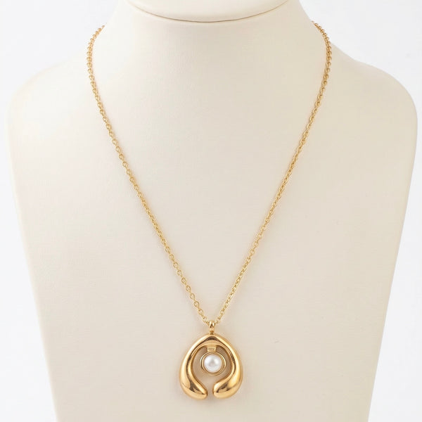 Luna Pearl Necklace