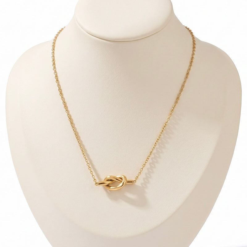 Elara Knot Necklace